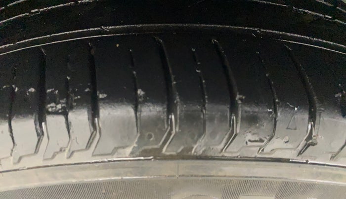 2015 Maruti Ciaz ZDI+ SHVS, Diesel, Manual, 71,978 km, Right Rear Tyre Tread