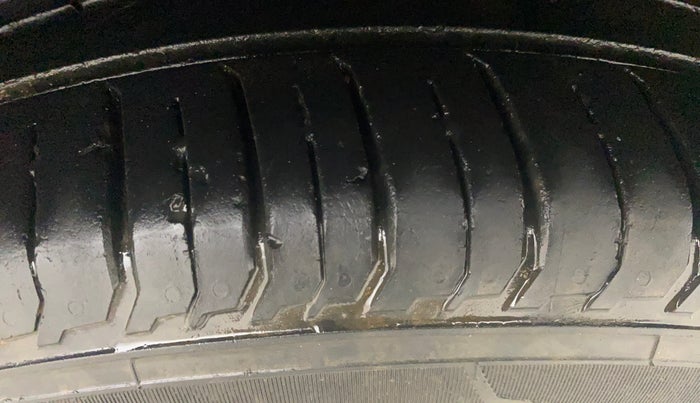 2015 Maruti Ciaz ZDI+ SHVS, Diesel, Manual, 71,978 km, Left Rear Tyre Tread