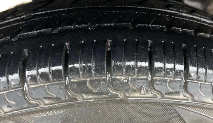 2015 Hyundai Eon ERA +, Petrol, Manual, 58,249 km, Right Rear Tyre Tread