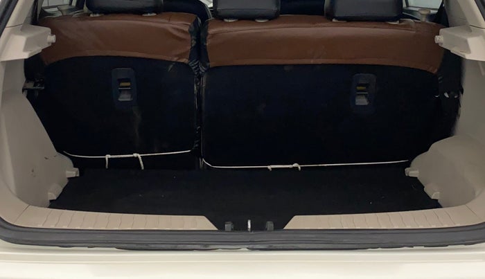 2021 Mahindra XUV300 W8 (O) 1.5 DIESEL AMT, Diesel, Automatic, 1,06,183 km, Boot Inside