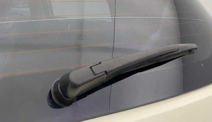 2021 Mahindra XUV300 W8 (O) 1.5 DIESEL AMT, Diesel, Automatic, 1,06,183 km, Rear Wiper