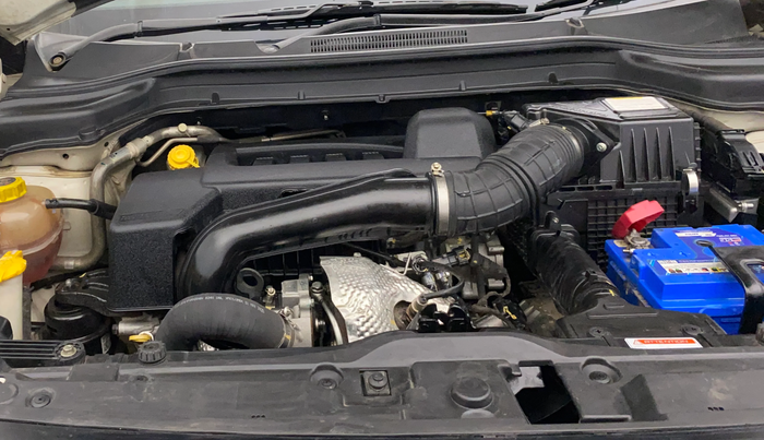 2021 Mahindra XUV300 W8 (O) 1.5 DIESEL AMT, Diesel, Automatic, 1,06,183 km, Engine View - Right