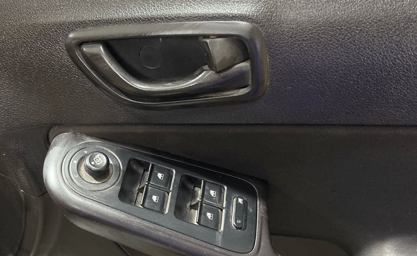 2016 Tata Zest XMS PETROL, Petrol, Manual, 80,107 km, Driver Side Door Panels Control