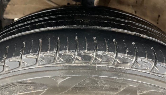 2019 Maruti Baleno DELTA PETROL 1.2, Petrol, Manual, 76,896 km, Left Front Tyre Tread