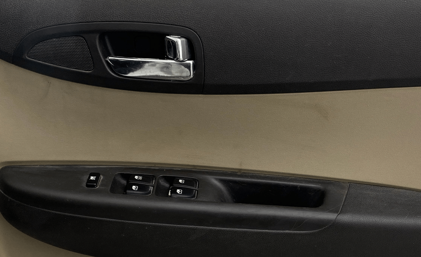 2013 Hyundai i20 MAGNA 1.2, Petrol, Manual, 61,593 km, Driver Side Door Panels Control