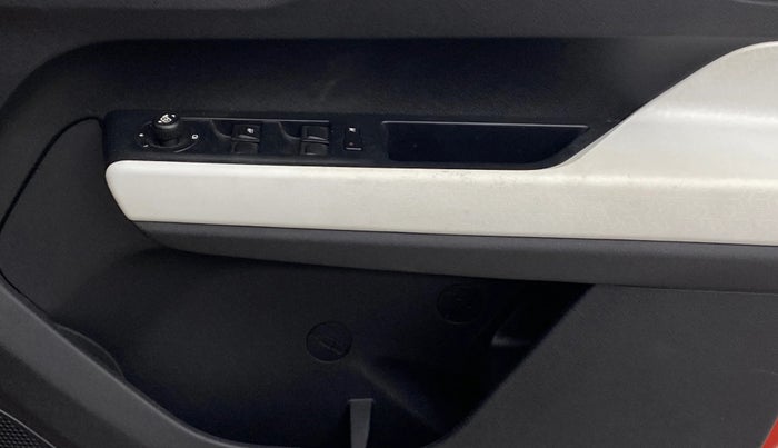 2021 Tata PUNCH CREATIVE  1.2 RTN DUAL TONE, Petrol, Manual, 33,817 km, Driver Side Door Panels Control