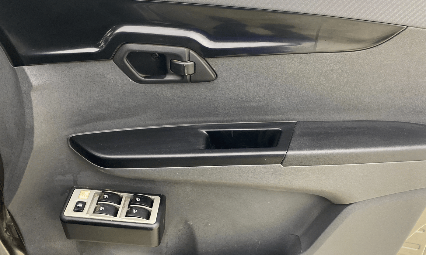 2018 Mahindra KUV 100 NXT K2 P 6 STR, Petrol, Manual, 27,851 km, Driver Side Door Panels Control