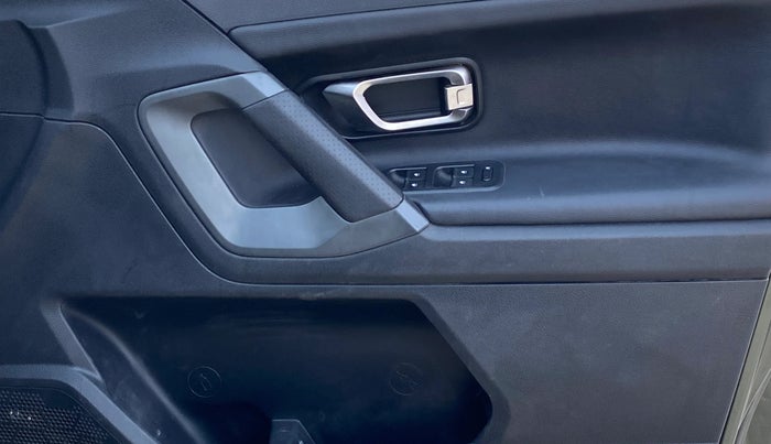 2021 Tata Harrier XZA PLUS CAMO EDITION, Diesel, Automatic, 1,10,516 km, Driver Side Door Panels Control