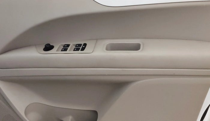 2025 Mahindra MARAZZO M 6 + 8 STR, Diesel, Manual, 5,480 km, Driver Side Door Panels Control