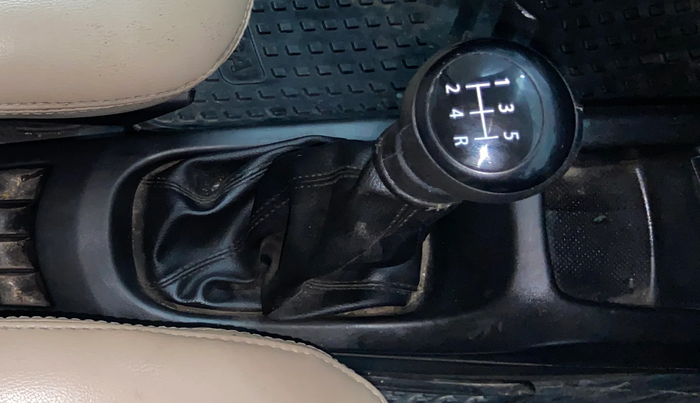 2018 Maruti Wagon R 1.0 VXI, Petrol, Manual, 20,664 km, Gear Lever