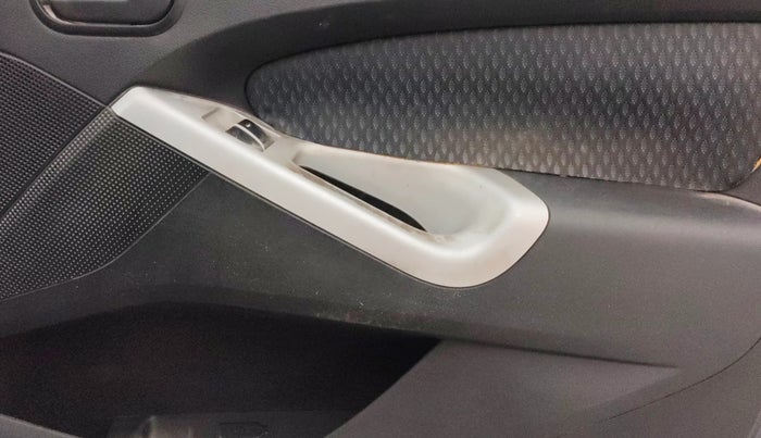 2014 Ford Figo TITANIUM 1.4 DIESEL, Diesel, Manual, 1,00,900 km, Driver Side Door Panels Control