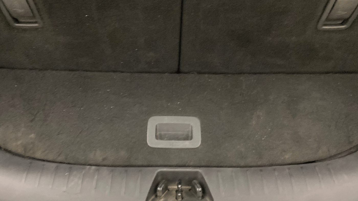 2022 Mahindra XUV700 AX 7 LUXURY D AWD AT 7 STR, Diesel, Automatic, 82,634 km, Boot Inside