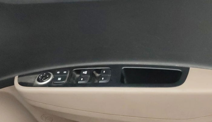 2014 Hyundai Grand i10 MAGNA 1.2 KAPPA VTVT, Petrol, Manual, 1,04,591 km, Driver Side Door Panels Control