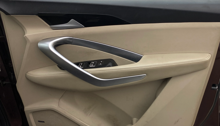 2021 MG HECTOR SHARP 2.0 DIESEL, Diesel, Manual, 1,19,582 km, Driver Side Door Panels Control