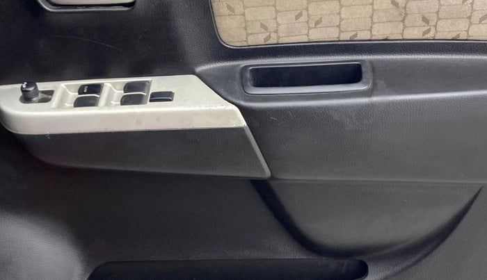 2016 Maruti Wagon R 1.0 VXI, Petrol, Manual, 57,451 km, Driver Side Door Panels Control