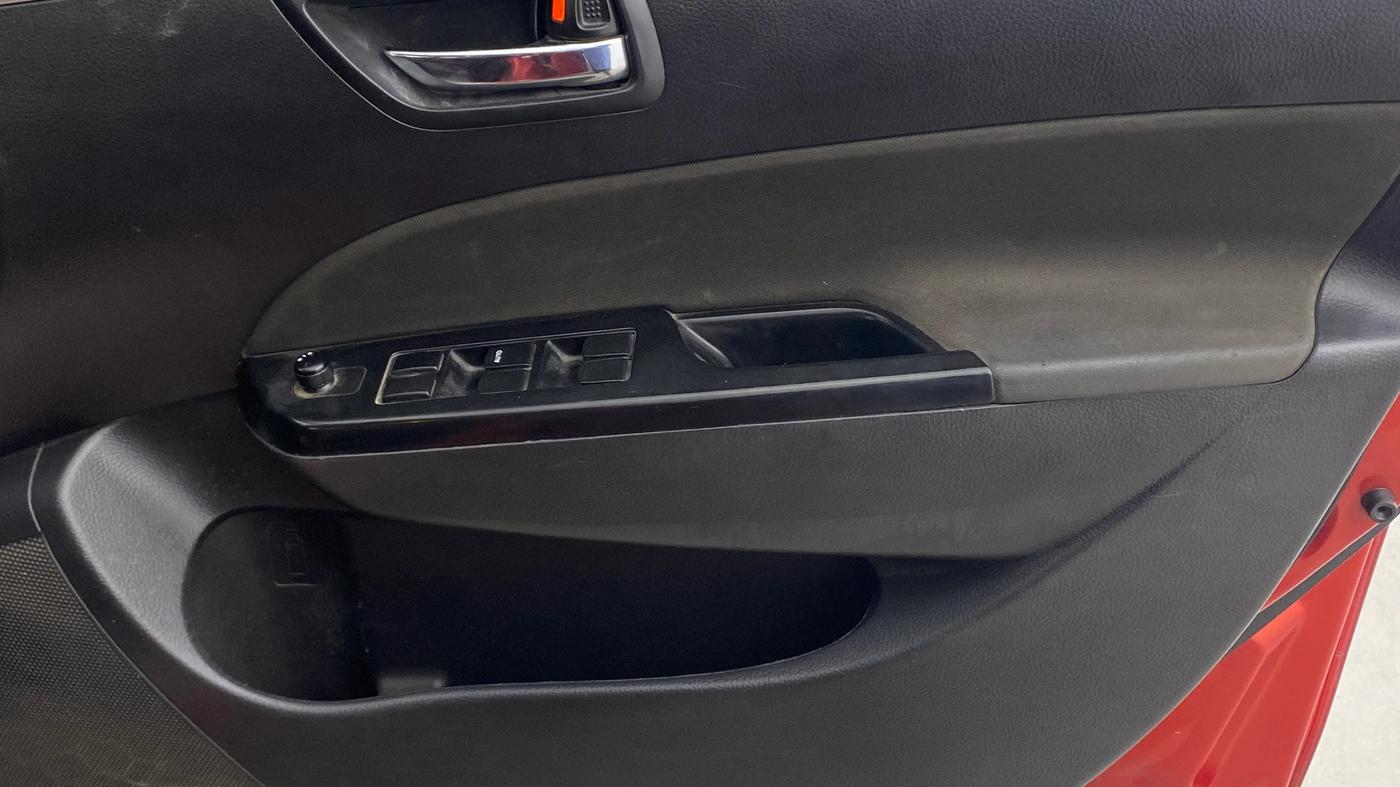2013 Maruti Swift VXI, Petrol, Manual, 1,20,182 km, Driver Side Door Panels Control