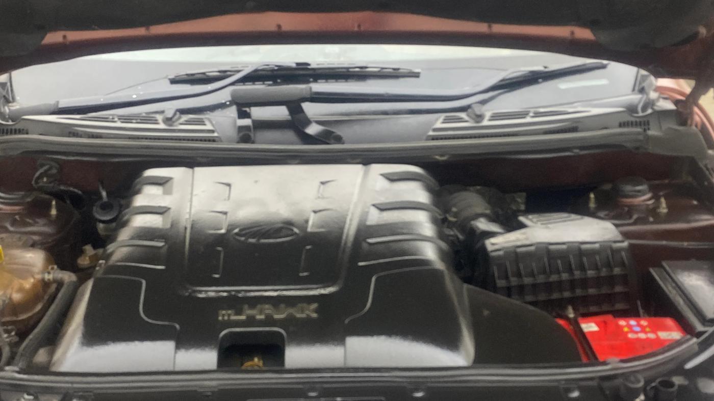 2018 Mahindra XUV500 W5, Diesel, Manual, 1,45,793 km, Engine View