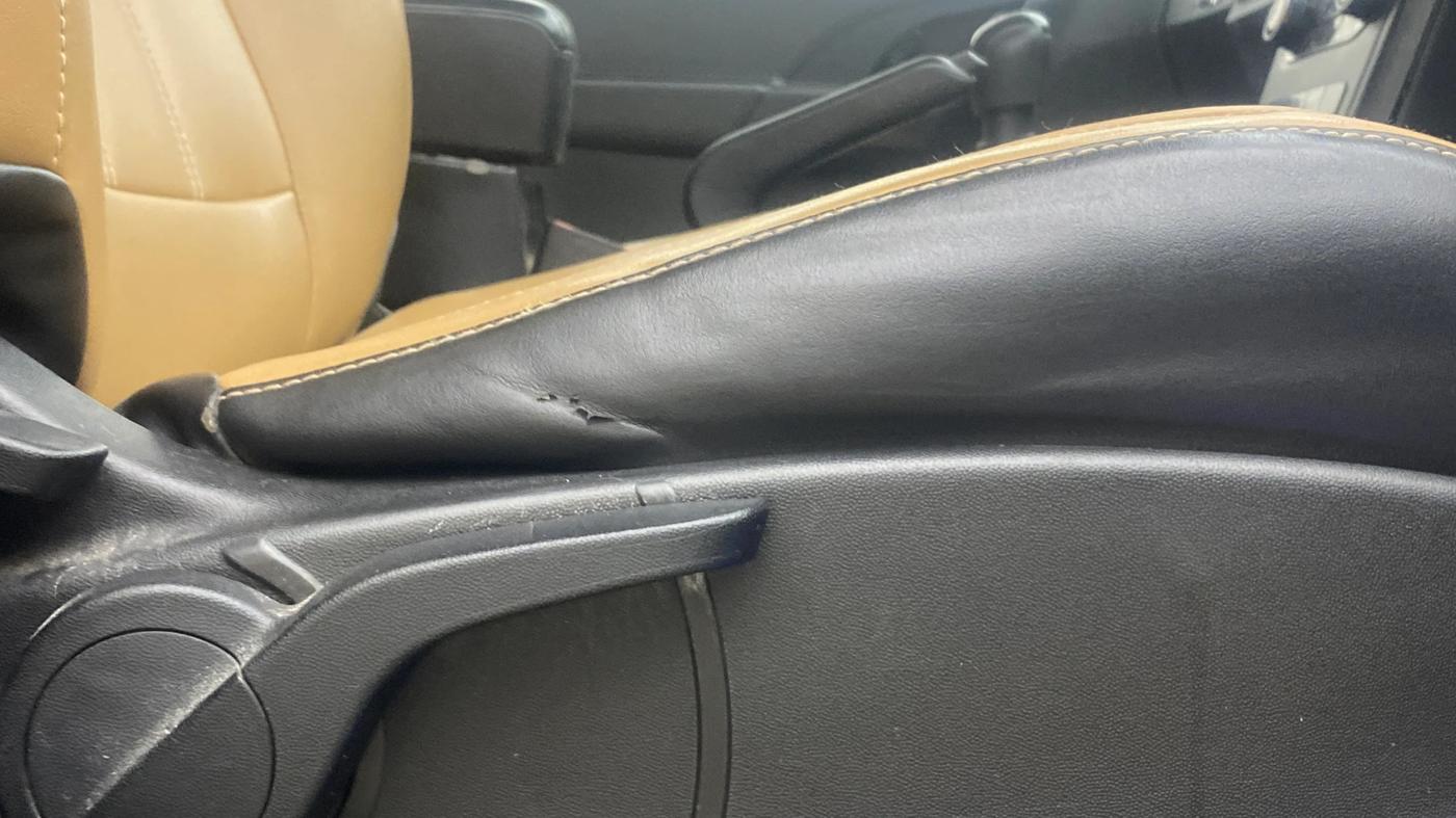 2018 Mahindra XUV500 W5, Diesel, Manual, 1,45,793 km, Driver Side Adjustment Panel