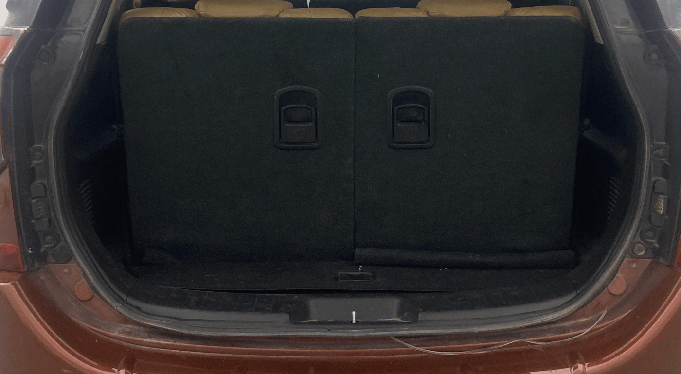 2018 Mahindra XUV500 W5, Diesel, Manual, 1,45,793 km, Boot Inside