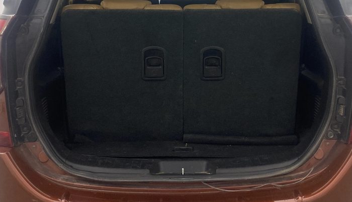 2018 Mahindra XUV500 W5, Diesel, Manual, 1,45,793 km, Boot Inside