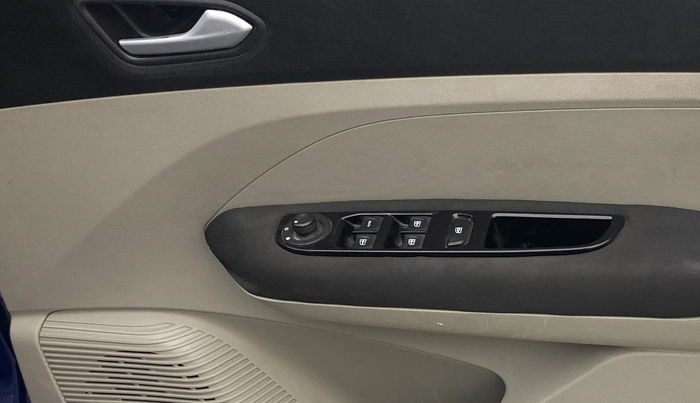 2019 Renault TRIBER RXZ, Petrol, Manual, 59,053 km, Driver Side Door Panels Control