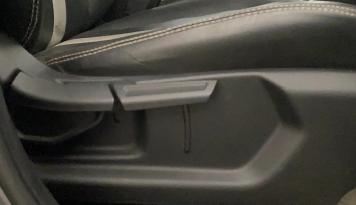 2022 Hyundai VENUE S+ 1.2, CNG, Manual, 56,314 km, Driver Side Adjustment Panel