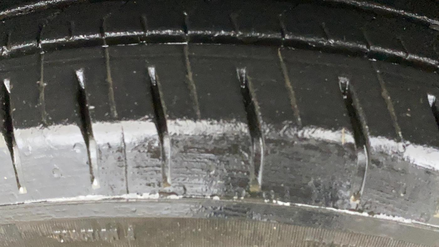 2022 Hyundai VENUE S(O) 1.2, Petrol, Manual, 13,781 km, Left Front Tyre Tread
