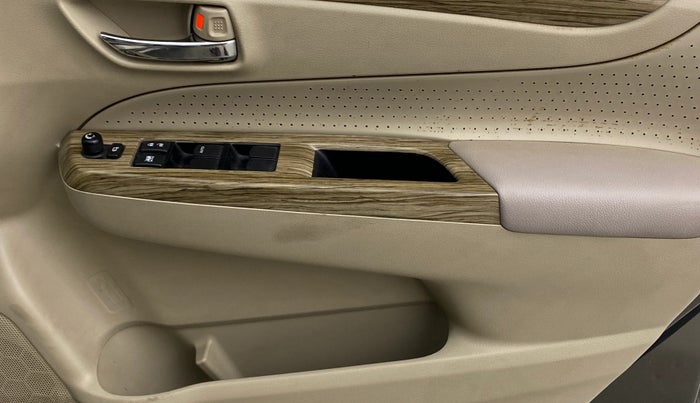 2018 Maruti Ciaz ZETA AT 1.5  SHVS PETROL, Petrol, Automatic, 71,295 km, Driver Side Door Panels Control