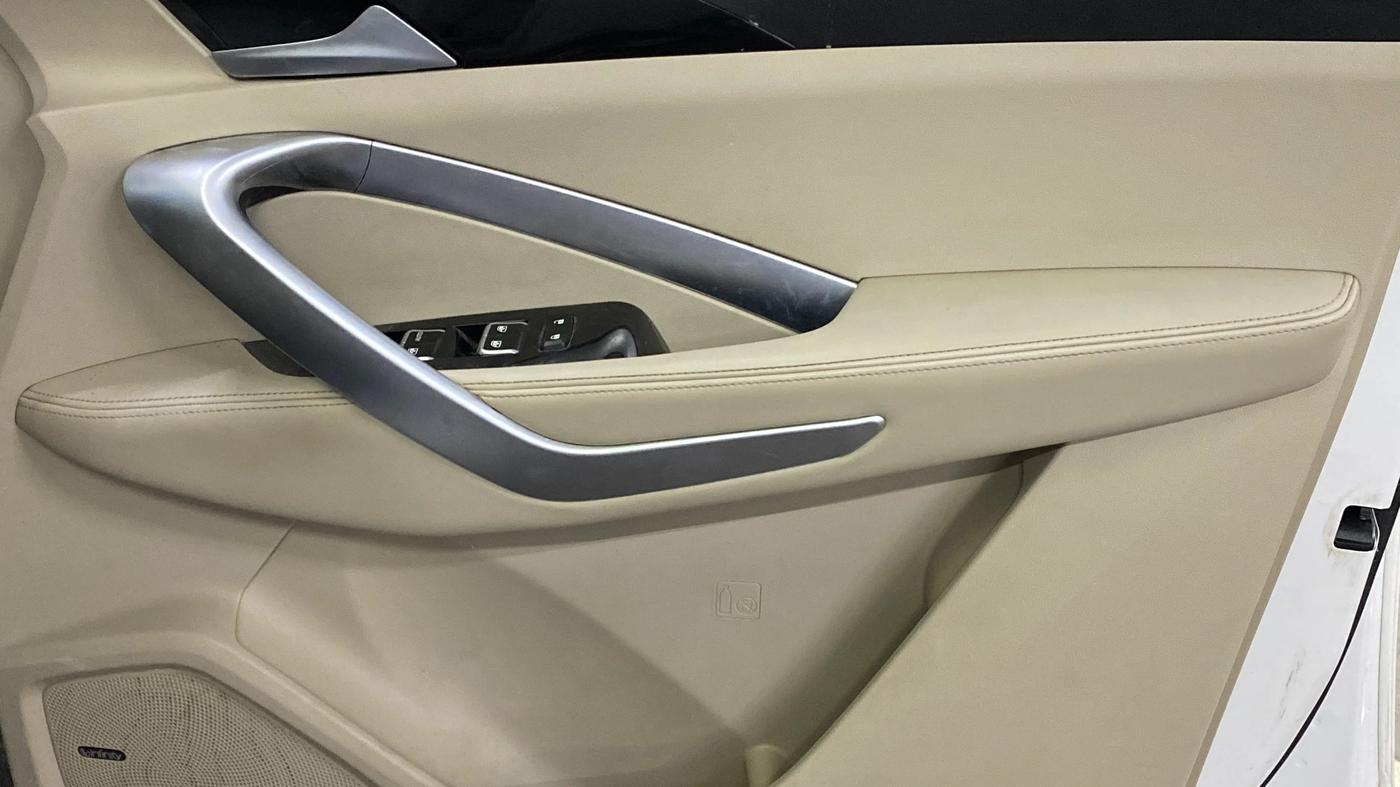 2021 MG HECTOR SHARP HYBRID 1.5 PETROL, Petrol, Manual, 40,268 km, Driver Side Door Panels Control