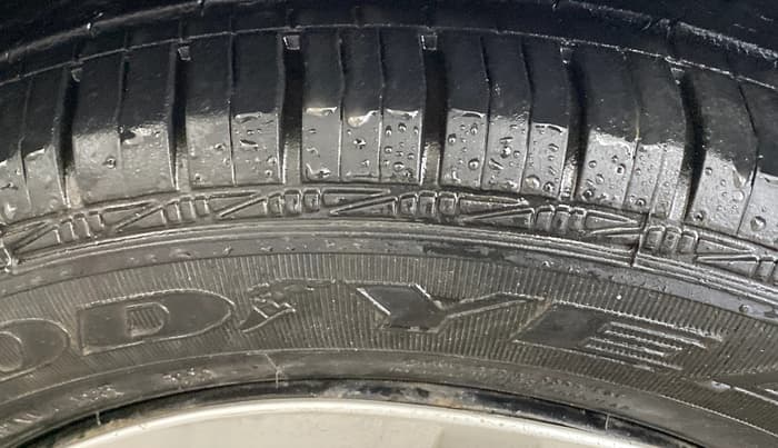 2014 Hyundai Xcent S 1.2, Petrol, Manual, 32,025 km, Left Front Tyre Tread