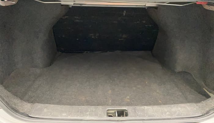 2014 Renault Scala RXL DIESEL, Diesel, Manual, 1,31,354 km, Boot Inside