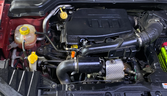 2020 Mahindra XUV300 W6 1.2 PETROL, Petrol, Manual, 33,270 km, Engine View - Right