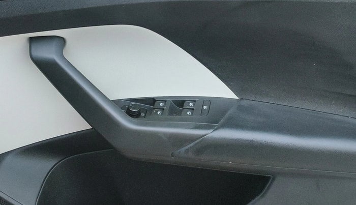 2021 Volkswagen TAIGUN GT PLUS 1.5 TSI DSG, Petrol, Automatic, 69,530 km, Driver Side Door Panels Control