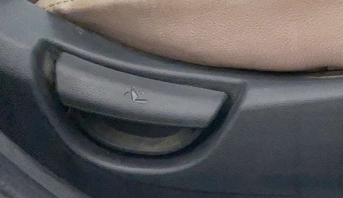 2017 Hyundai Grand i10 MAGNA 1.2 KAPPA VTVT, CNG, Manual, 85,465 km, Driver Side Adjustment Panel