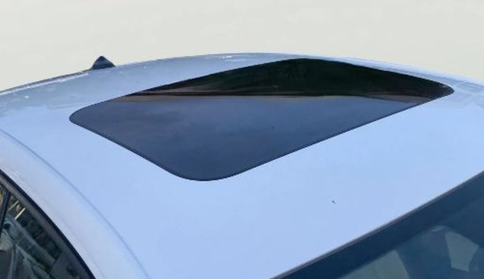 2023 Skoda SLAVIA STYLE 1.0L TSI MT, Petrol, Manual, 27,635 km, Moonroof/ Sunroof