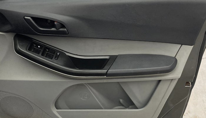 2023 Tata Tiago XT PETROL, Petrol, Manual, 51,332 km, Driver Side Door Panels Control
