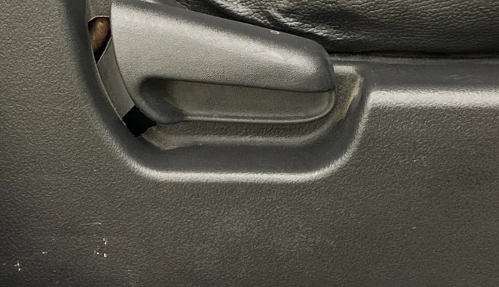 2015 Maruti Wagon R 1.0 LXI CNG, CNG, Manual, 73,404 km, Driver Side Adjustment Panel