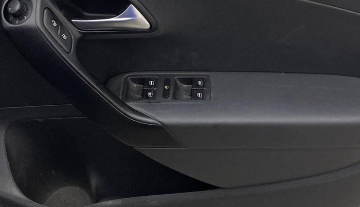 2015 Volkswagen Polo COMFORTLINE 1.5L, Diesel, Manual, 75,370 km, Driver Side Door Panels Control