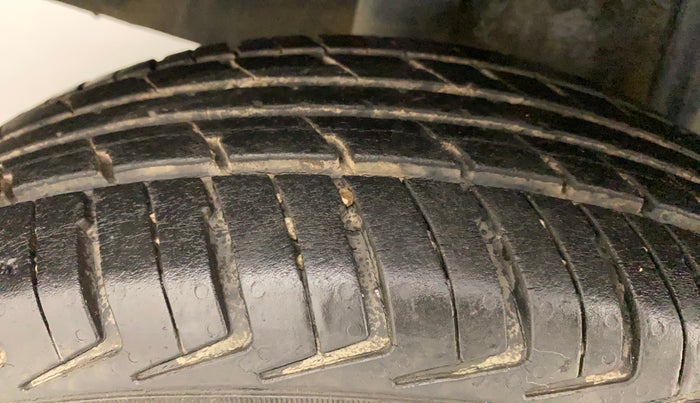 2015 Renault Kwid RXT 0.8, Petrol, Manual, 67,699 km, Right Rear Tyre Tread