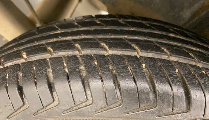 2015 Renault Kwid RXT 0.8, Petrol, Manual, 67,699 km, Left Rear Tyre Tread