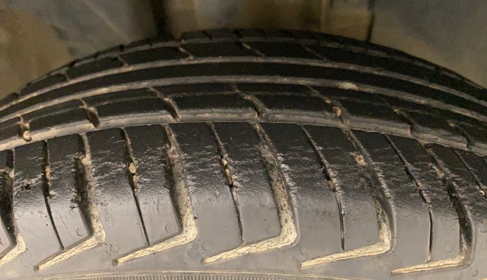 2015 Renault Kwid RXT 0.8, Petrol, Manual, 67,699 km, Right Front Tyre Tread