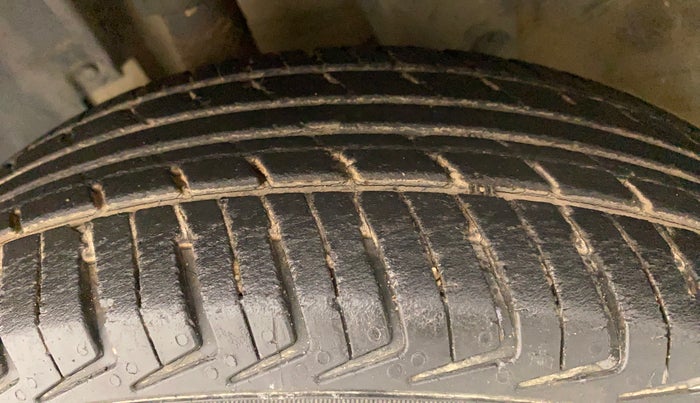 2015 Renault Kwid RXT 0.8, Petrol, Manual, 67,699 km, Left Front Tyre Tread