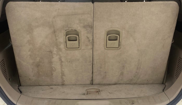 2017 Mahindra XUV500 W6 AT, Diesel, Automatic, 95,152 km, Boot Inside