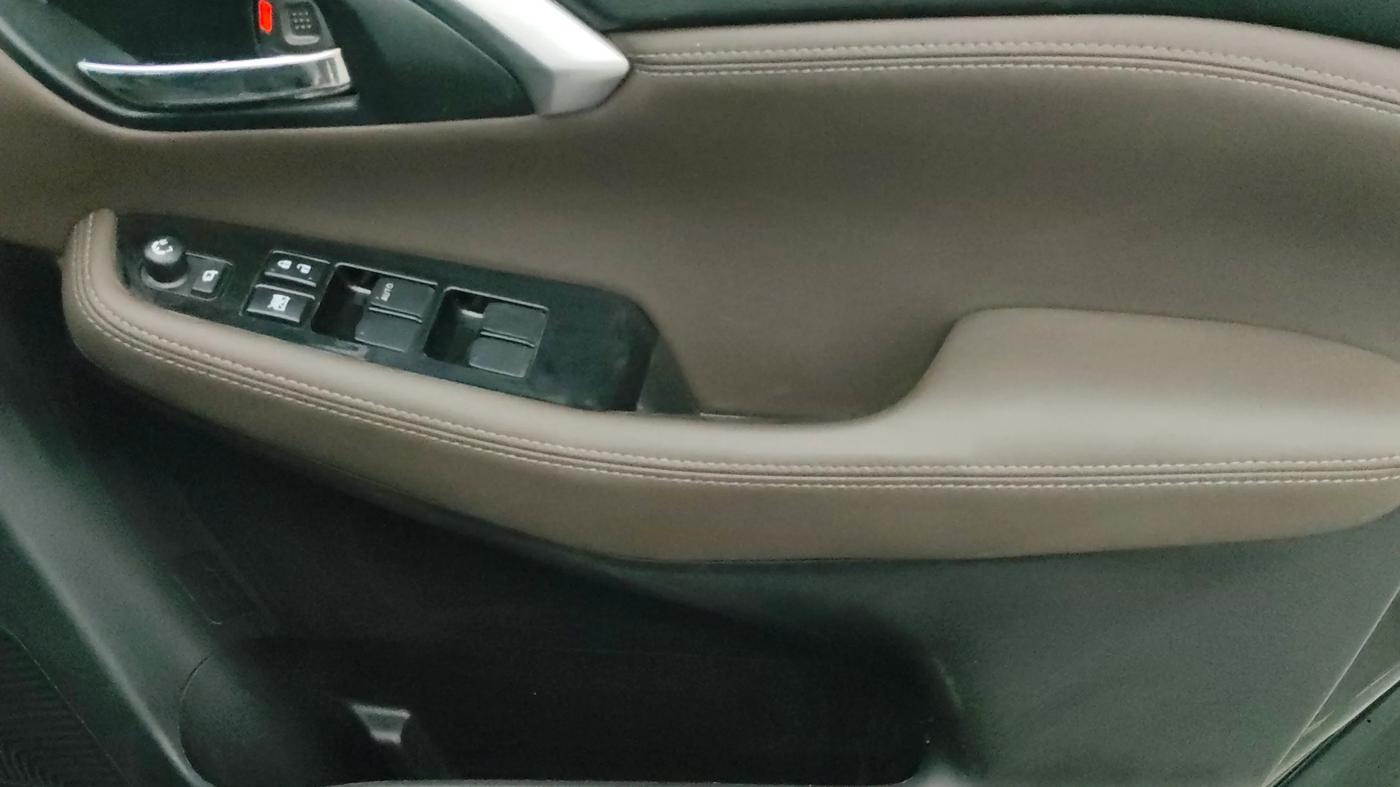 2023 Toyota URBAN CRUISER HYRYDER V HYBRID, Hybrid, Automatic, 89,766 km, Driver Side Door Panels Control