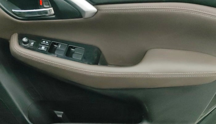 2023 Toyota URBAN CRUISER HYRYDER V HYBRID, Hybrid, Automatic, 89,766 km, Driver Side Door Panels Control