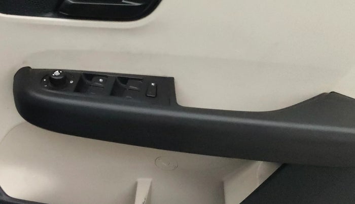 2022 Tata ALTROZ XT PETROL, Petrol, Manual, 65,262 km, Driver Side Door Panels Control