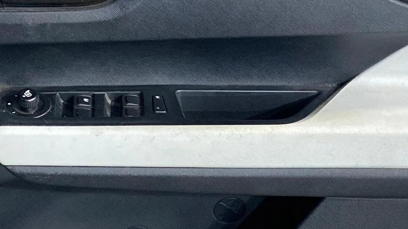 2023 Tata PUNCH ACCOMPLISHED MT CNG, CNG, Manual, 48,464 km, Driver Side Door Panels Control
