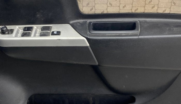 2016 Maruti Wagon R 1.0 VXI AMT, Petrol, Automatic, 46,687 km, Driver Side Door Panels Control