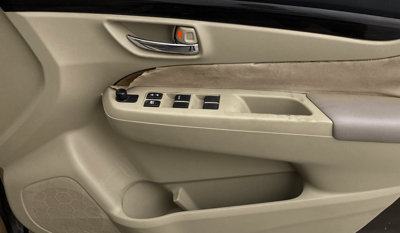 2017 Maruti Ciaz DELTA DIESEL 1.3, Diesel, Manual, 60,934 km, Driver Side Door Panels Control
