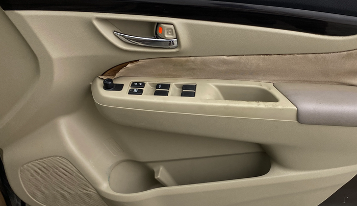 2017 Maruti Ciaz DELTA DIESEL 1.3, Diesel, Manual, 60,888 km, Driver Side Door Panels Control